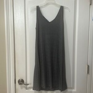 Cable & gauge Sz S navy and white striped V-neck sleeveless dress